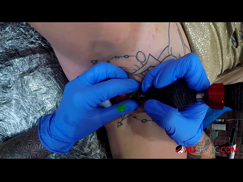 ❤️ Extremamente tatuada, a brasa Sully Savage fez uma tatuagem no seu clítoris ❤️❌ Sexo de qualidade em pt.courseclass.ru ﹏